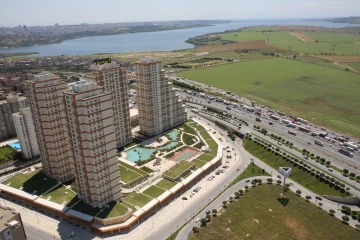 Apartments for Sale in Istanbul with Lake View