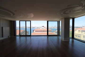 Apartment for sale in Uskudar Istanbul directly on the sea